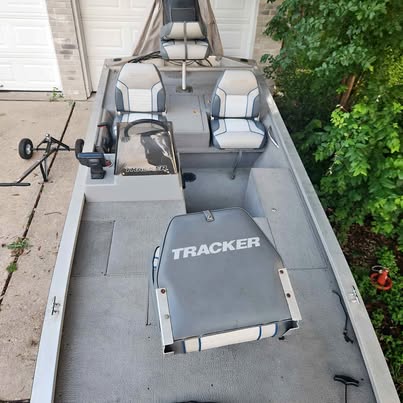 1995 Bass Tracker Boat
