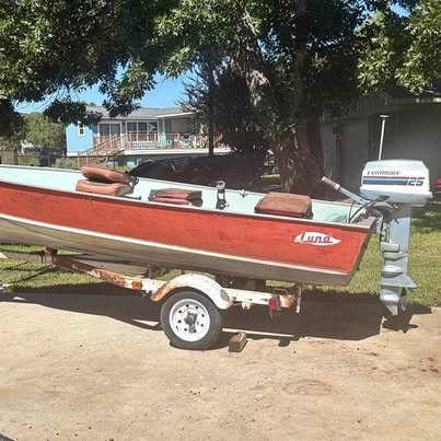 Lund Aluminum Fishing Boat With 1978 Evinrude 25HP