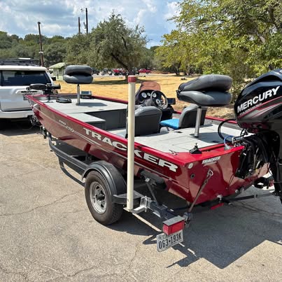 2019 Bass Tracker Pro 170 Clean With 40HP (4-stroke) With Low Hours.