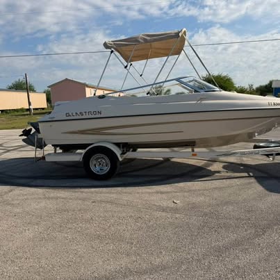 2004 Glastron Vec