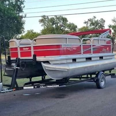 2016 Sun Tracker Party Barge