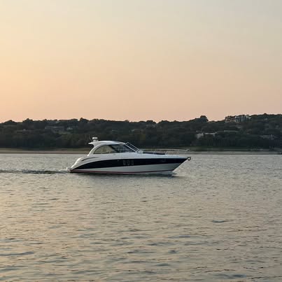2008 Cruisers Yachts 390 Sport Coupe
