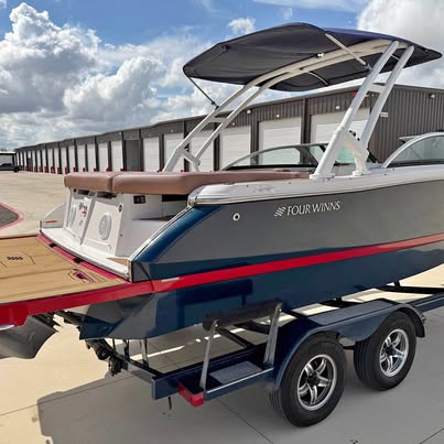 2017 Four Winns H230