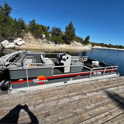 1989 Sun Tracker Bass Buggy Fishing / Family Boat ☀️