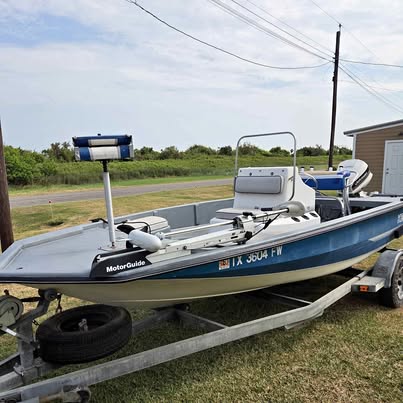 1992 Kenner 18' Center Console