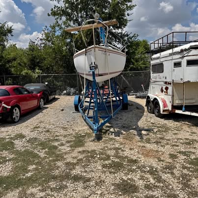 1985 22’ Capri Catalina Sailboat