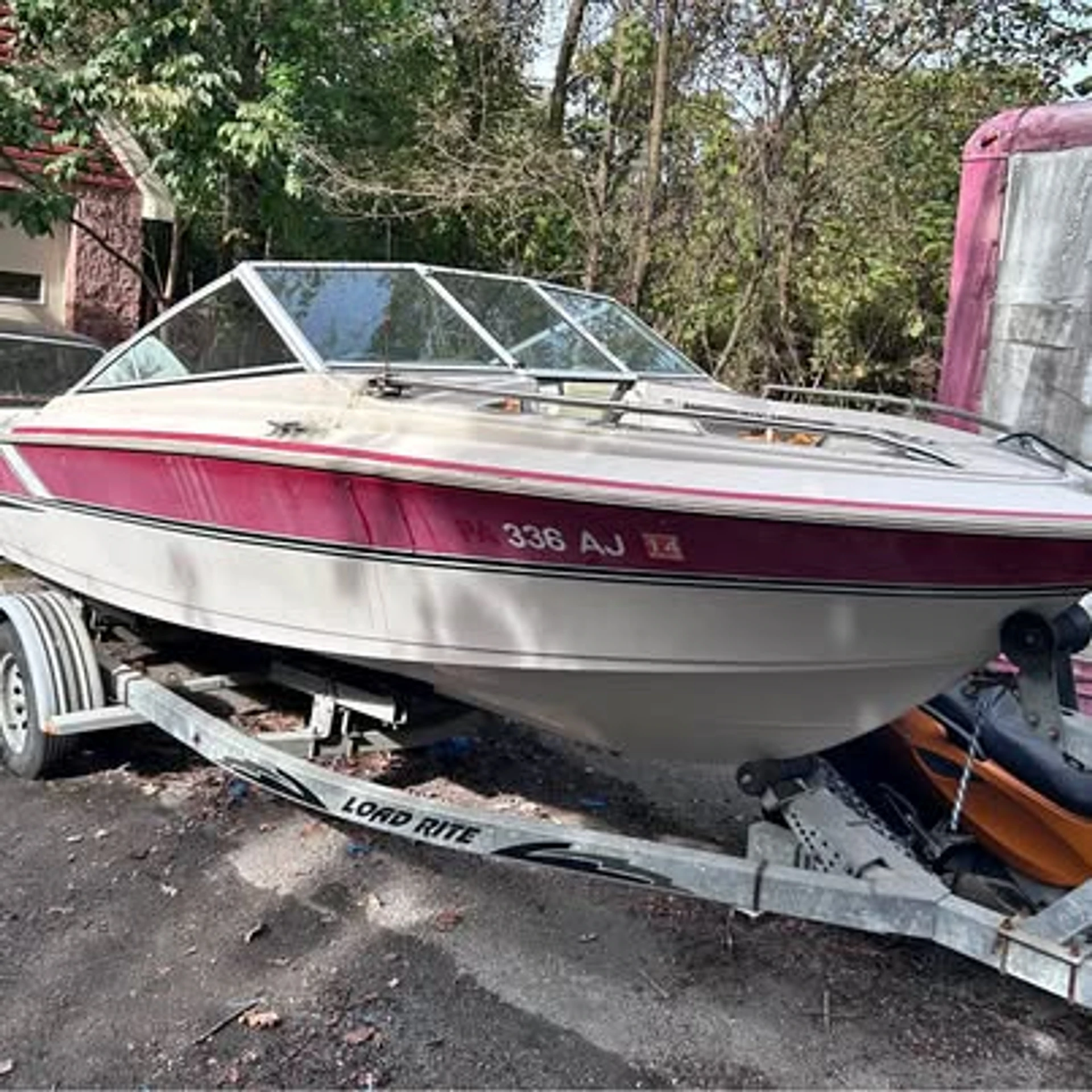 Older Larson Delta Craft Boat – 140 Hp Outboard Trailer – Project